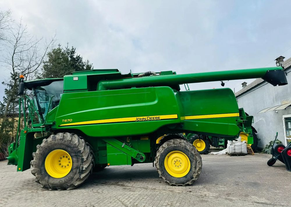 John Deere T670 - Зерноуборочный комбайн: фото 1 John Deere T670 - Зерноуборочный комбайн: фото 1