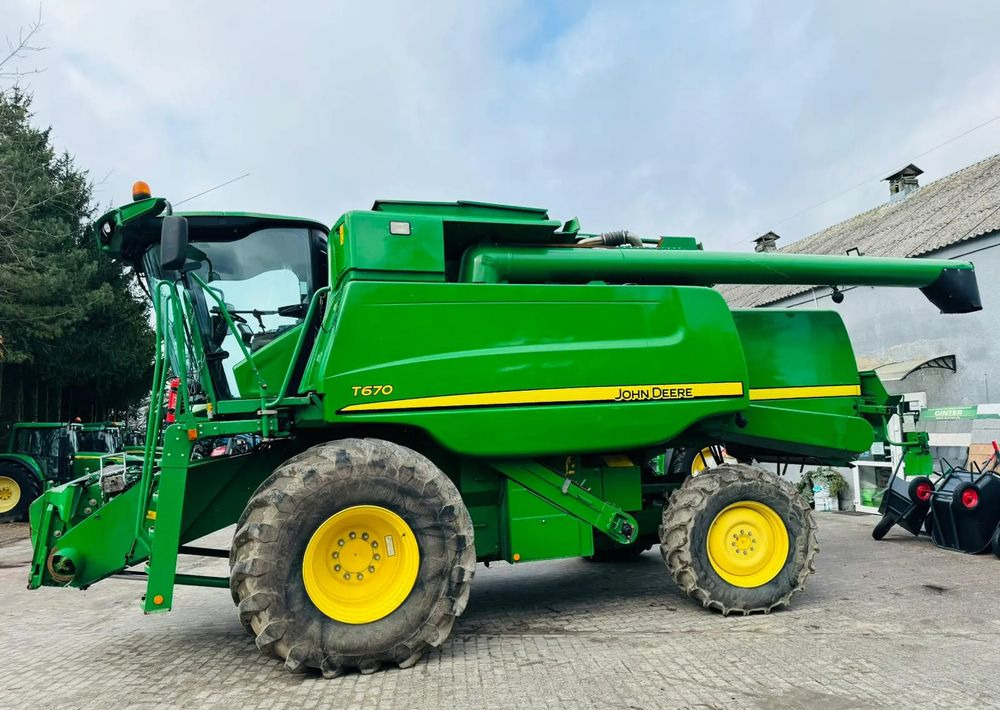 John Deere T670 - Зерноуборочный комбайн: фото 3 John Deere T670 - Зерноуборочный комбайн: фото 3