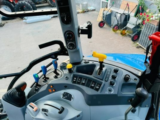 New Holland T5.110 - Трактор: фото 2 New Holland T5.110 - Трактор: фото 2