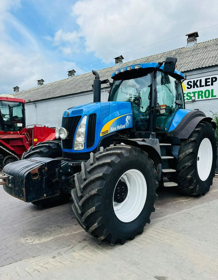 New Holland T8020 - Трактор: фото 1 New Holland T8020 - Трактор: фото 1