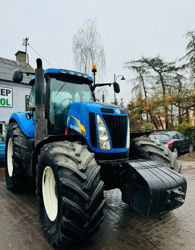 New Holland T8020 - Трактор: фото 2 New Holland T8020 - Трактор: фото 2
