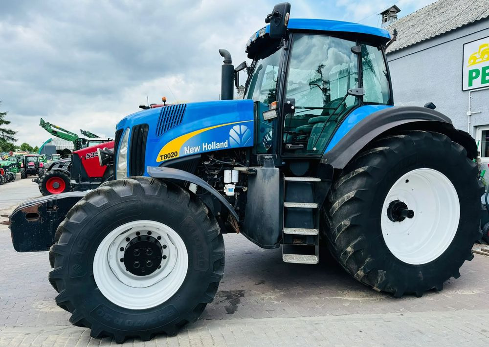 New Holland T8020 - Трактор: фото 5 New Holland T8020 - Трактор: фото 5