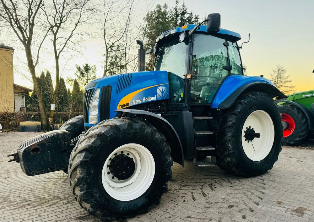 New Holland T8040 - Трактор: фото 1 New Holland T8040 - Трактор: фото 1