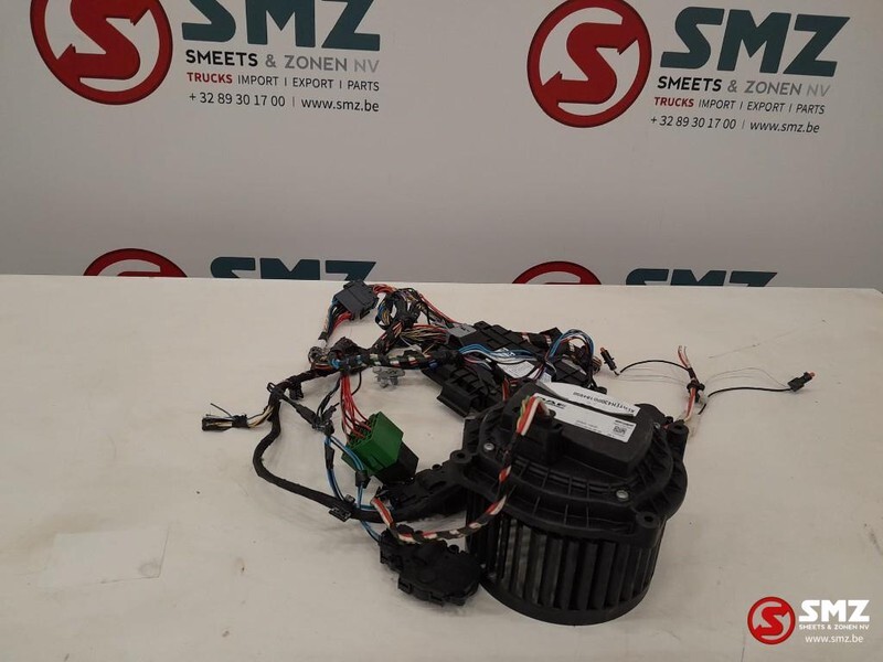 DAF Occ besturingseenheid + kachelmotor DAF XF 480 215 - Блок управления для Грузовиков: фото 2 DAF Occ besturingseenheid + kachelmotor DAF XF 480 215 - Блок управления для Грузовиков: фото 2