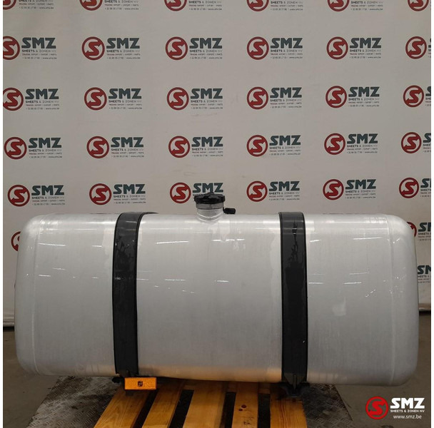 Mercedes-Benz Occ brandstoftank 630L + brandstofniveausensor Mer - Топливный бак для Грузовиков: фото 1 Mercedes-Benz Occ brandstoftank 630L + brandstofniveausensor Mer - Топливный бак для Грузовиков: фото 1