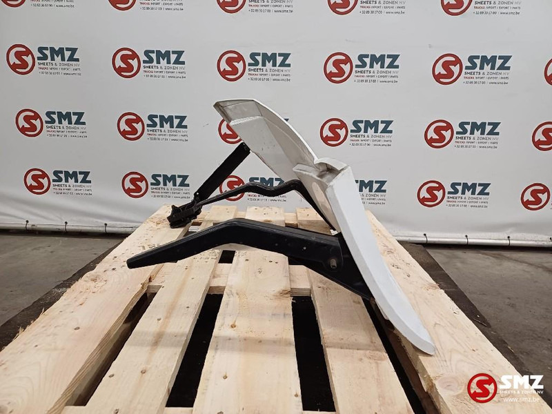 Mercedes-Benz Occ cabinespoiler links Mercedes - Аэродинамика/ Спойлеры для Грузовиков: фото 4 Mercedes-Benz Occ cabinespoiler links Mercedes - Аэродинамика/ Спойлеры для Грузовиков: фото 4