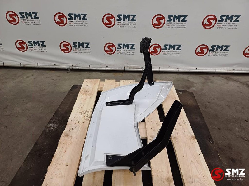 Mercedes-Benz Occ cabinespoiler links Mercedes - Аэродинамика/ Спойлеры для Грузовиков: фото 5 Mercedes-Benz Occ cabinespoiler links Mercedes - Аэродинамика/ Спойлеры для Грузовиков: фото 5