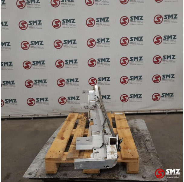 Renault Occ onderrijdbeveiliging Renault - Бампер для Грузовиков: фото 3 Renault Occ onderrijdbeveiliging Renault - Бампер для Грузовиков: фото 3