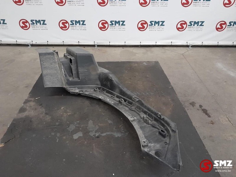 Renault Occ treeplankbehuizing rechts Renault T 82223396 - Дверь и запчасти для Грузовиков: фото 2 Renault Occ treeplankbehuizing rechts Renault T 82223396 - Дверь и запчасти для Грузовиков: фото 2