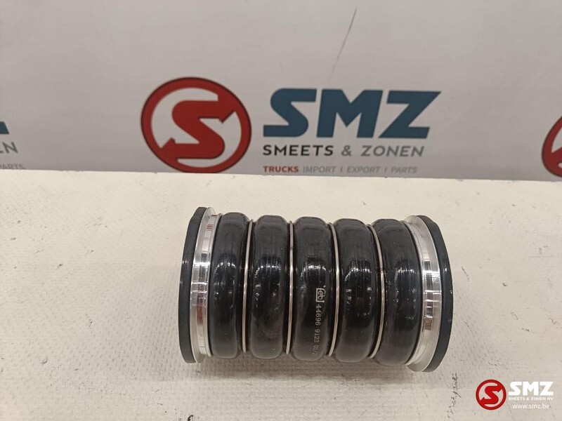 Volvo Slang intercooler (81mm/105mmx150mm) Volvo - Система впуска для Грузовиков: фото 1 Volvo Slang intercooler (81mm/105mmx150mm) Volvo - Система впуска для Грузовиков: фото 1