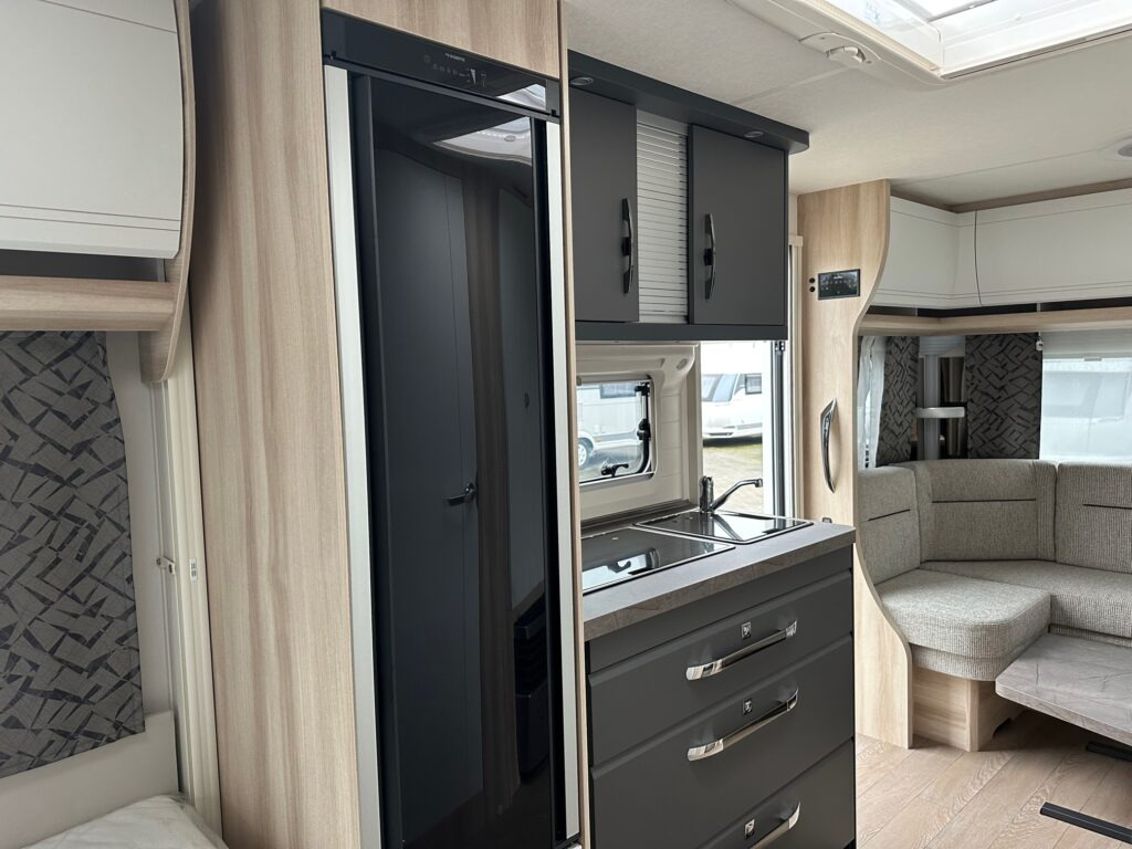 Новый Прицеп дача DE LUXE 495 UL 2024: фото 8