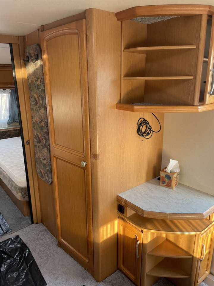 Прицеп дача Hobby 560 UL Prestige 1998: фото 10
