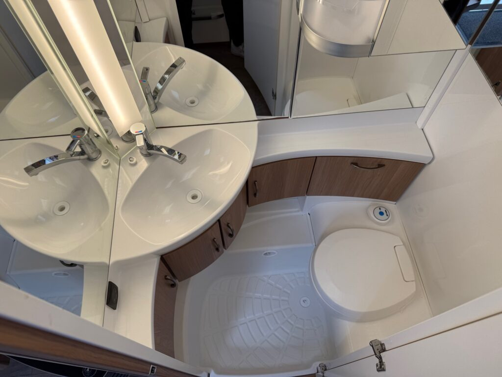 Прицеп дача Hobby De Luxe 455 UF 2020: фото 10