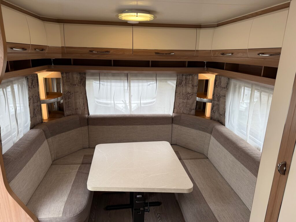 Прицеп дача Hobby De Luxe 455 UF 2020: фото 12