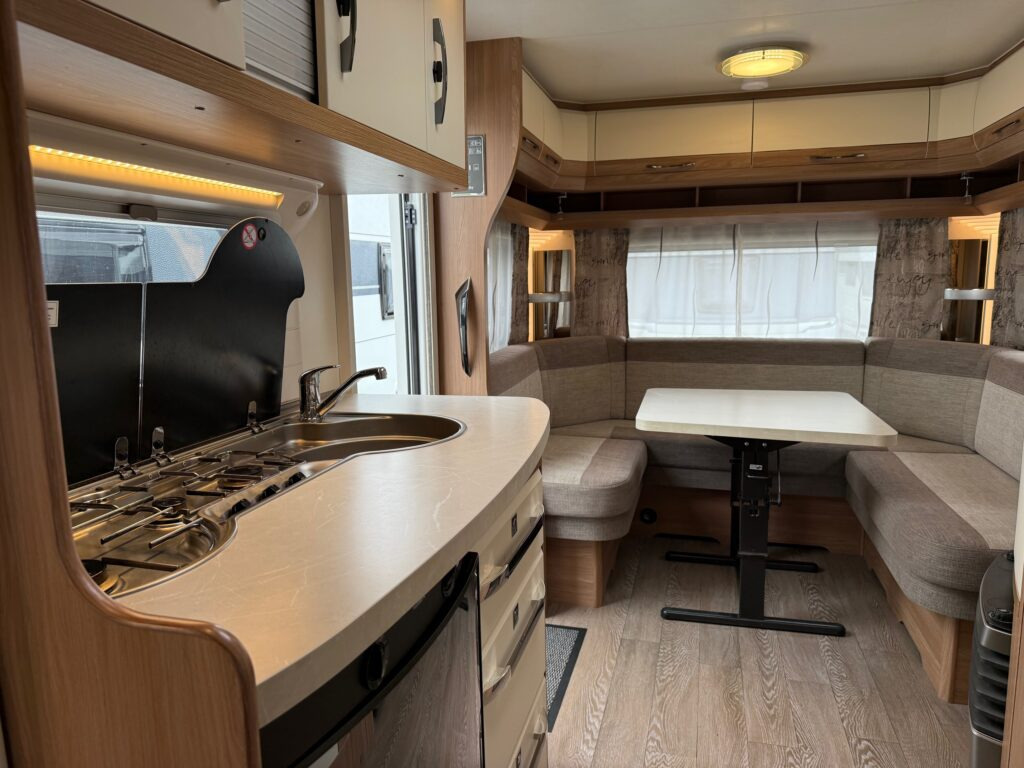 Прицеп дача Hobby De Luxe 455 UF 2020: фото 11