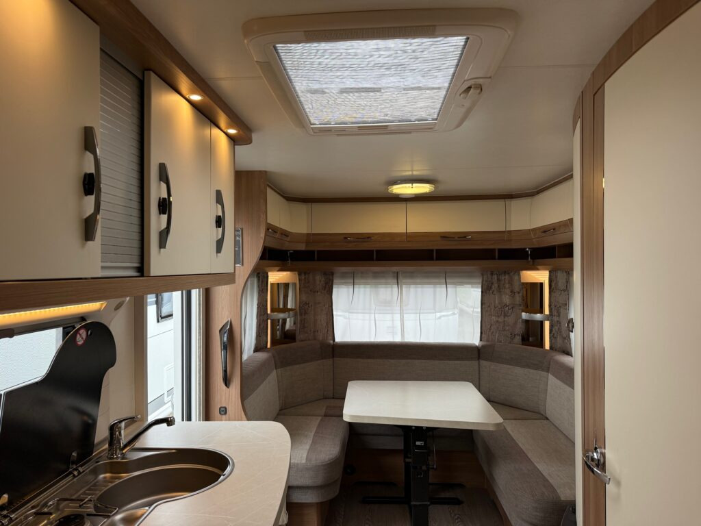 Прицеп дача Hobby De Luxe 455 UF 2020: фото 8