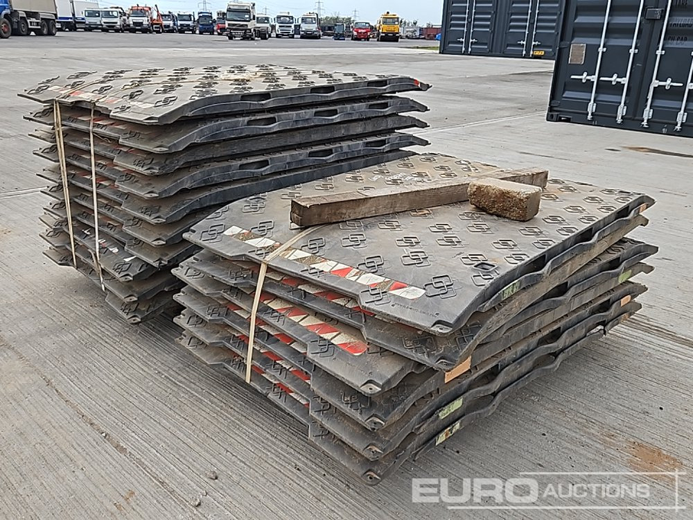 165x100mm Plastic Road Plates (2 Pallets of) - Строительное оборудование: фото 1 165x100mm Plastic Road Plates (2 Pallets of) - Строительное оборудование: фото 1
