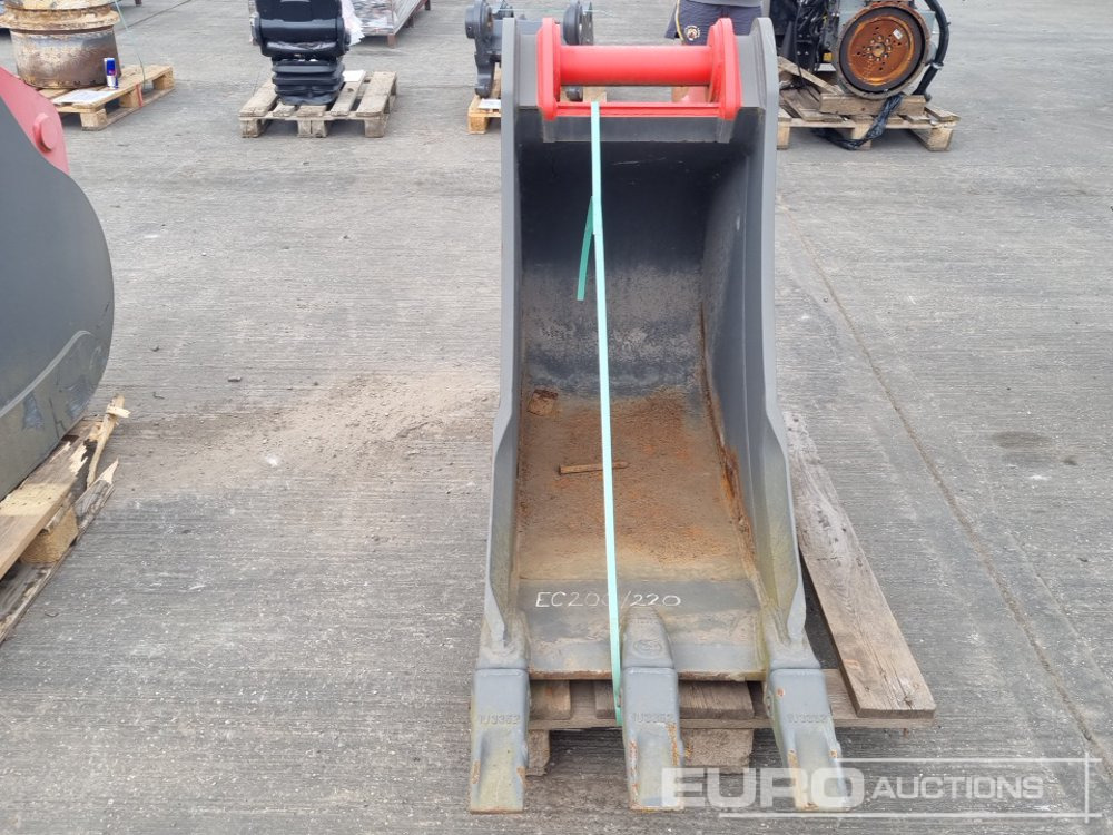 201 Miller 24" Digging Bucket 80mm Pin to suit 20 Ton Excavator - Ковш: фото 2 201 Miller 24" Digging Bucket 80mm Pin to suit 20 Ton Excavator - Ковш: фото 2