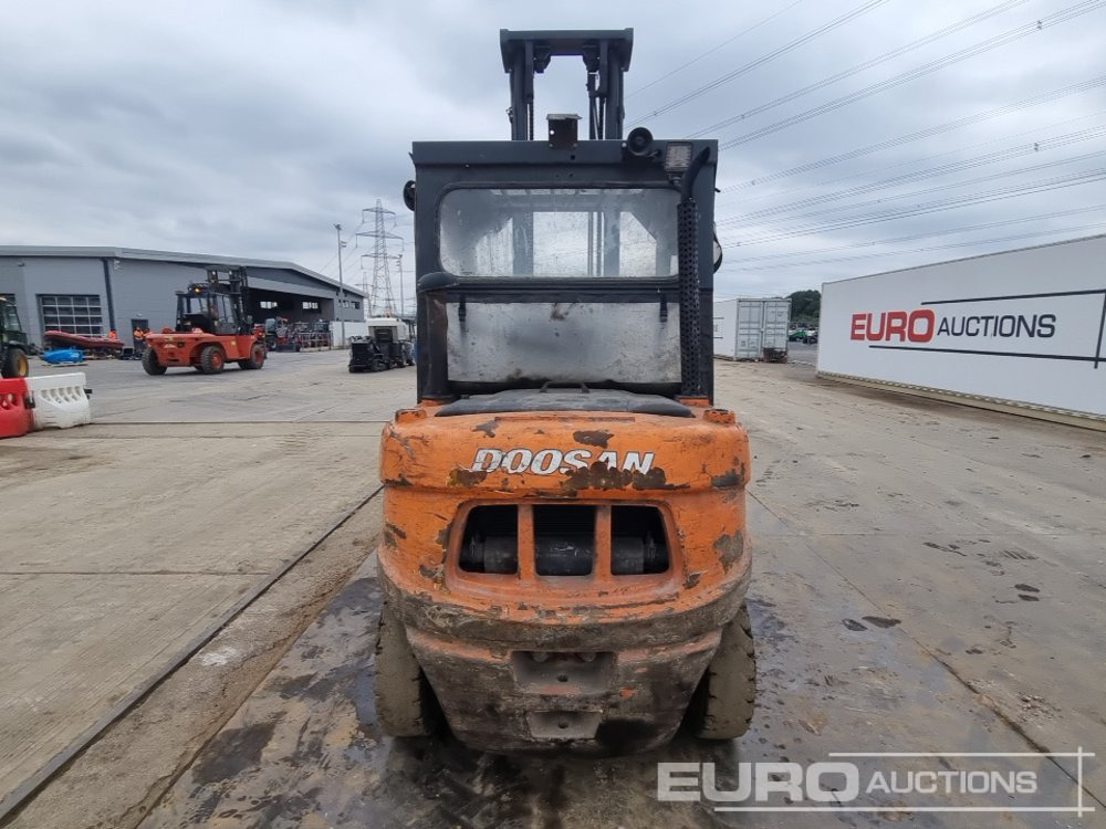 2010 Doosan Diesel Forklift, 2 Stage Mast, Side Shift, Forks - Вилочный погрузчик: фото 4 2010 Doosan Diesel Forklift, 2 Stage Mast, Side Shift, Forks - Вилочный погрузчик: фото 4