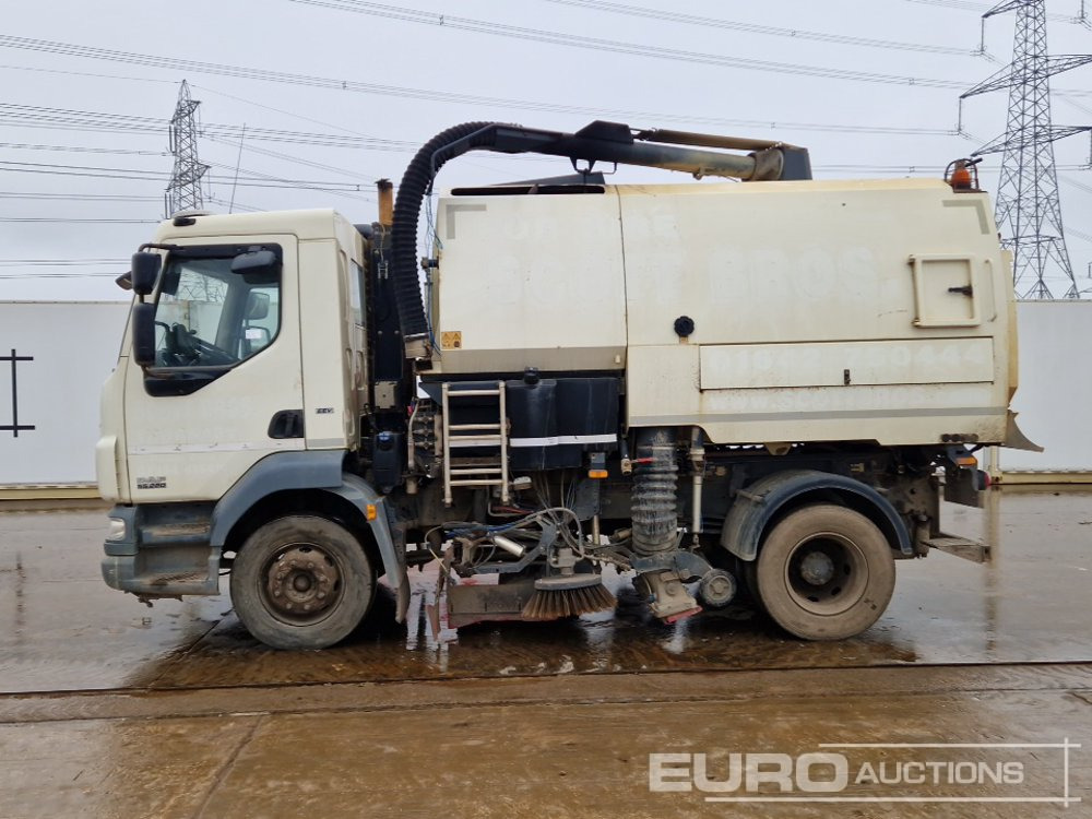 2013 DAF LF55.220 - Подметально-уборочная машина: фото 2 2013 DAF LF55.220 - Подметально-уборочная машина: фото 2