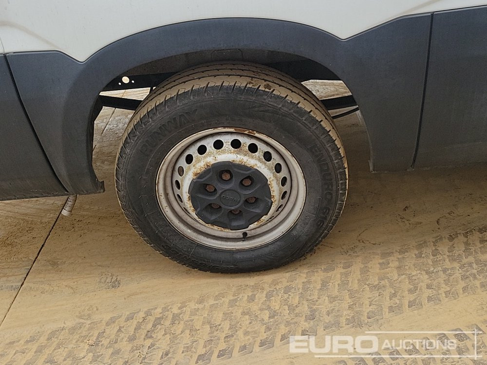 Грузопассажирский фургон 2016 Iveco Daily 35S11: фото 12