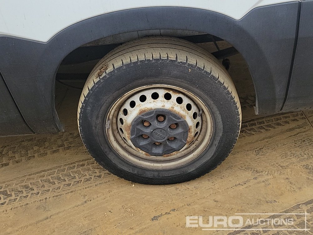 Грузопассажирский фургон 2016 Iveco Daily 35S11: фото 9