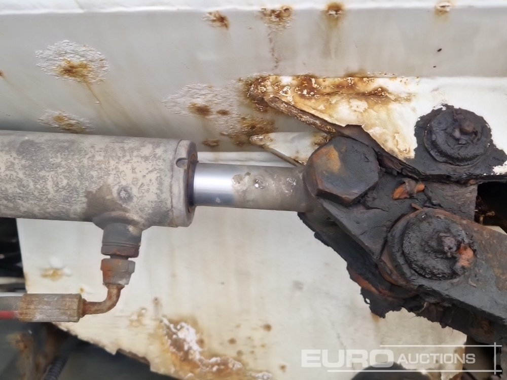 Грузовик-цистерна 2017 Mercedes Arocs 3240: фото 25