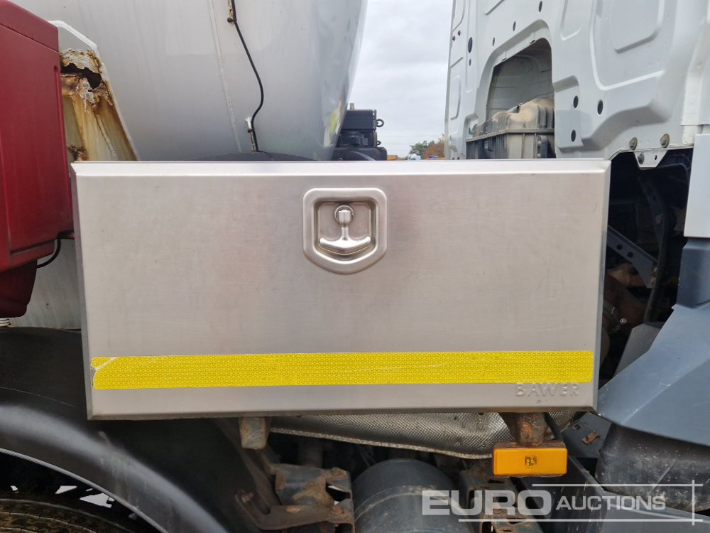 Грузовик-цистерна 2017 Mercedes Arocs 3240: фото 40