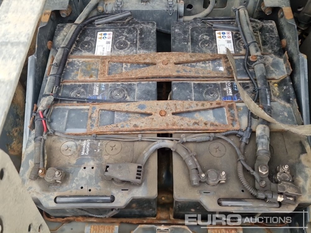 Грузовик-цистерна 2017 Mercedes Arocs 3240: фото 37