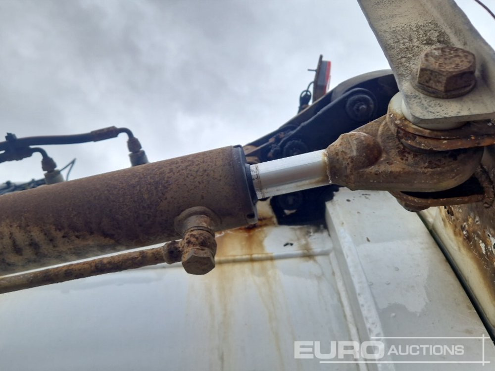 Грузовик-цистерна 2017 Mercedes Arocs 3240: фото 27