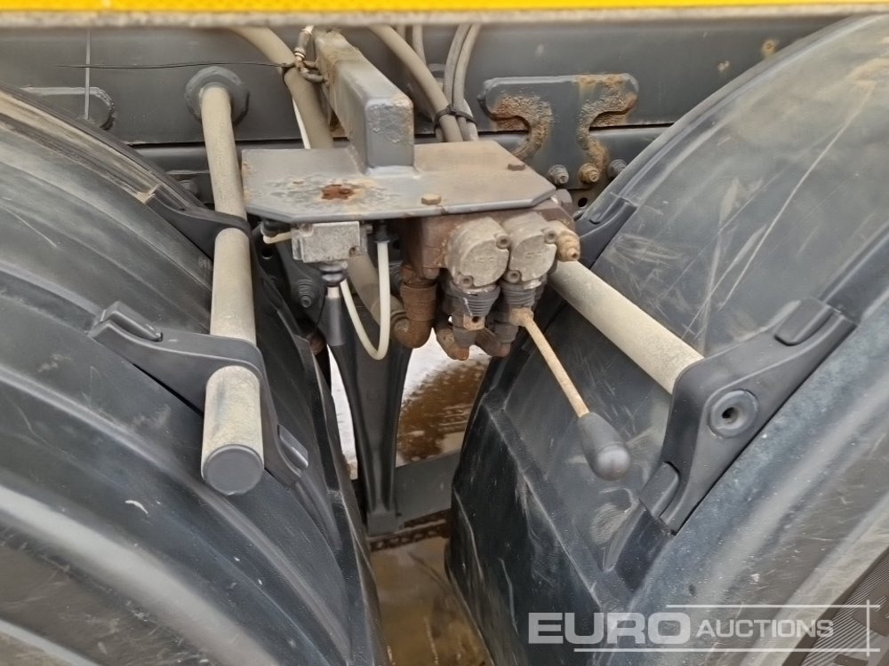 Грузовик-цистерна 2017 Mercedes Arocs 3240: фото 24