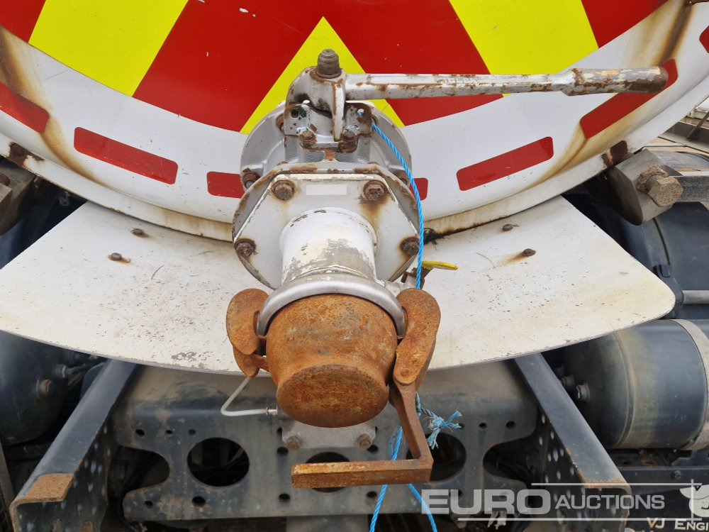 Грузовик-цистерна 2017 Mercedes Arocs 3240: фото 31