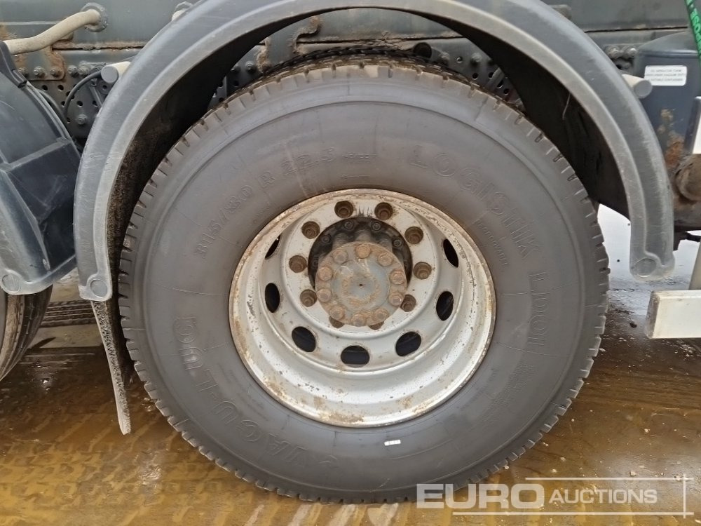 Грузовик-цистерна 2017 Mercedes Arocs 3240: фото 14