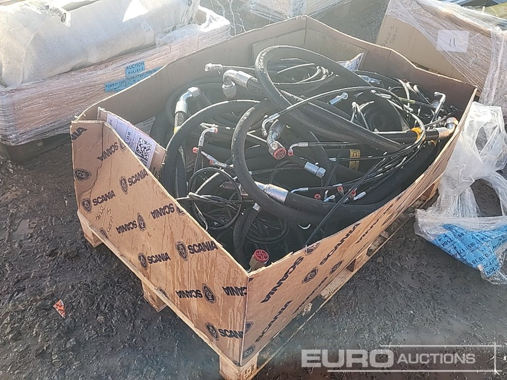 Box Of Hydraulic Hoses, Pins - Тормозной шланг/ Трубопровод для Строительной техники: фото 2 Box Of Hydraulic Hoses, Pins - Тормозной шланг/ Трубопровод для Строительной техники: фото 2