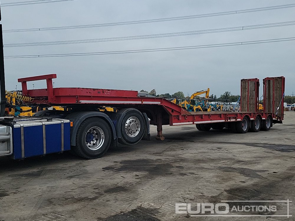 Cheiftain Tri Axle Stepframe Low Loader Trailer, Neck Ramps, Out Riggers, Hydraulic Flip Toe Ramps - Низкорамный полуприцеп: фото 1 Cheiftain Tri Axle Stepframe Low Loader Trailer, Neck Ramps, Out Riggers, Hydraulic Flip Toe Ramps - Низкорамный полуприцеп: фото 1