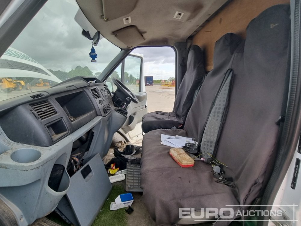 Малотоннажный бортовой грузовик Ford Transit: фото 18