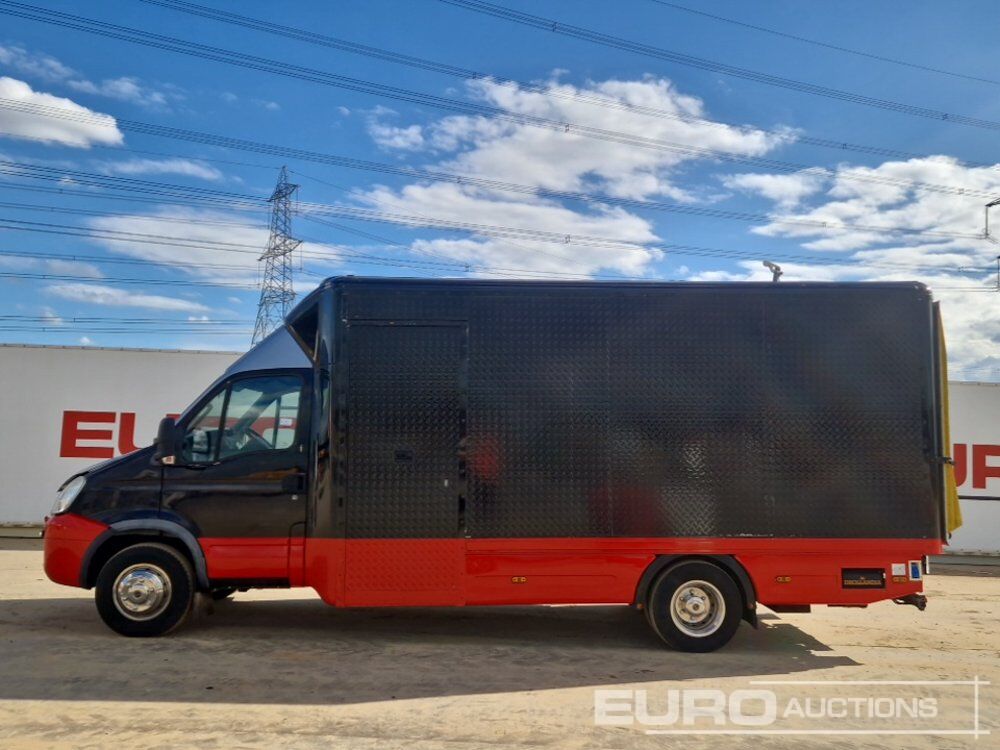 2008 Iveco 6 Speed Mobile Workshop Van, Racking Storage System, Work Bench, Power Oulets, Tail Lift, Reverse Camera (Reg. Docs. & Plating Certificate Available) - Коммерческий автомобиль: фото 2 2008 Iveco 6 Speed Mobile Workshop Van, Racking Storage System, Work Bench, Power Oulets, Tail Lift, Reverse Camera (Reg. Docs. & Plating Certificate Available) - Коммерческий автомобиль: фото 2