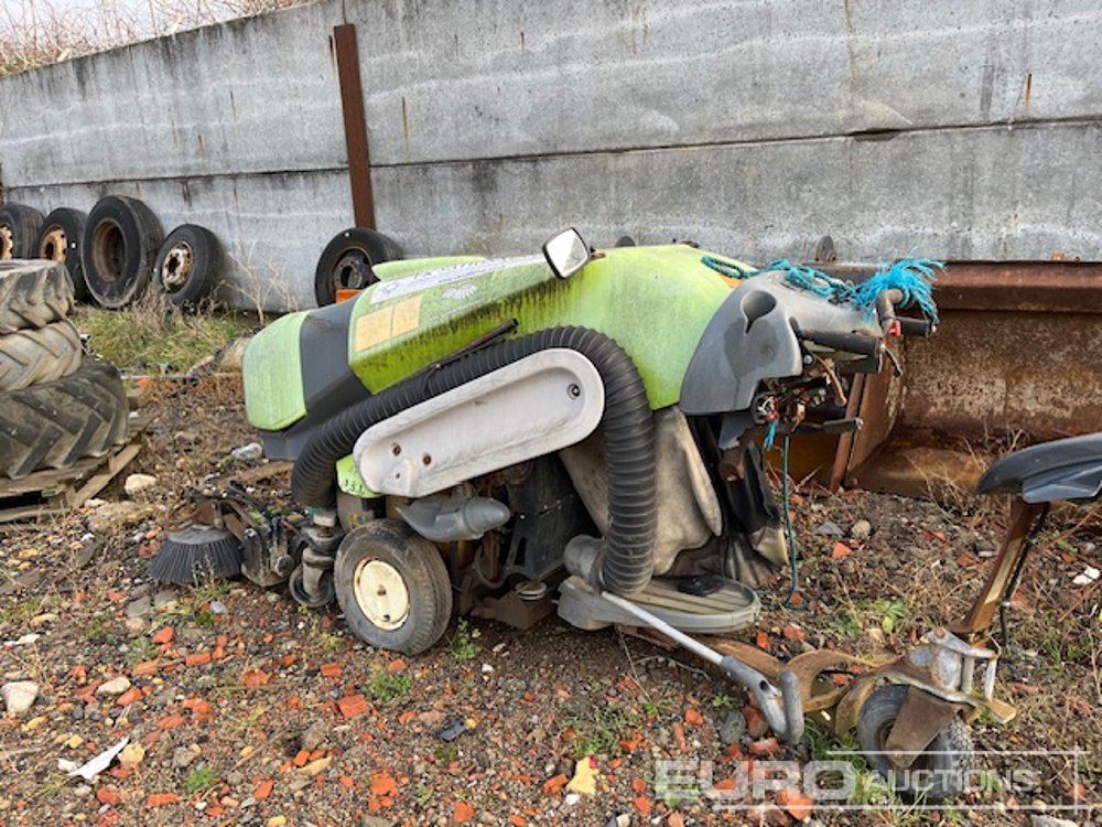 Lombardini Walk behind pedestrian Sweeper - Промышленная подметальная машина: фото 2 Lombardini Walk behind pedestrian Sweeper - Промышленная подметальная машина: фото 2