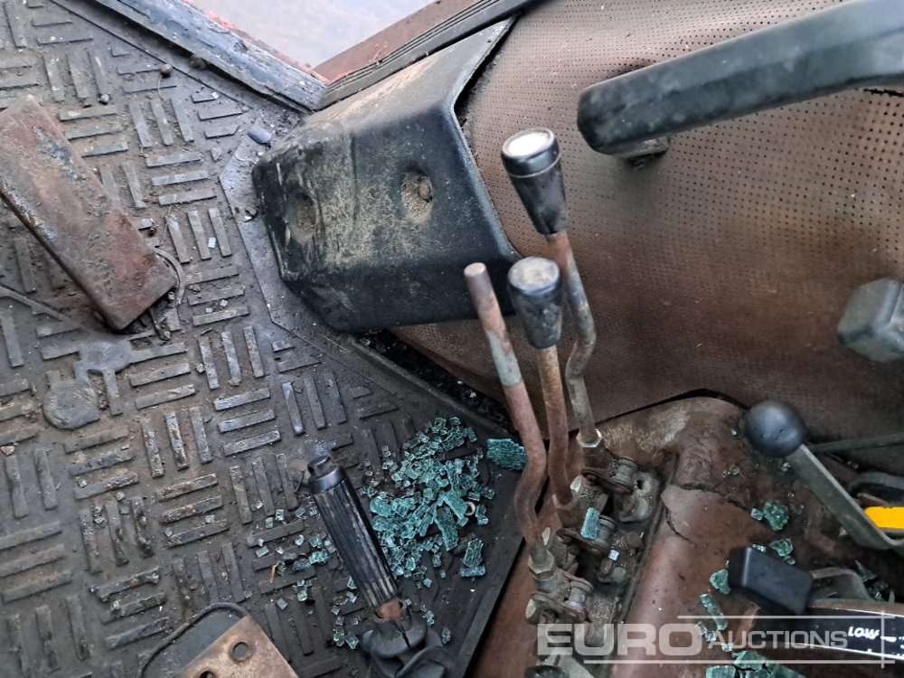 Трактор Massey Ferguson 698: фото 32