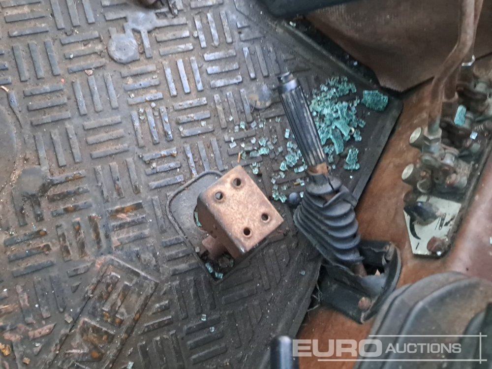 Трактор Massey Ferguson 698: фото 31