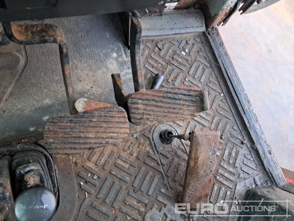 Трактор Massey Ferguson 698: фото 29