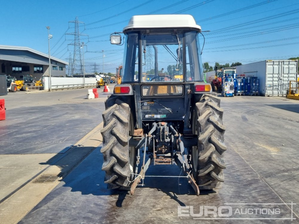 New Holland 2300 - Трактор: фото 4 New Holland 2300 - Трактор: фото 4