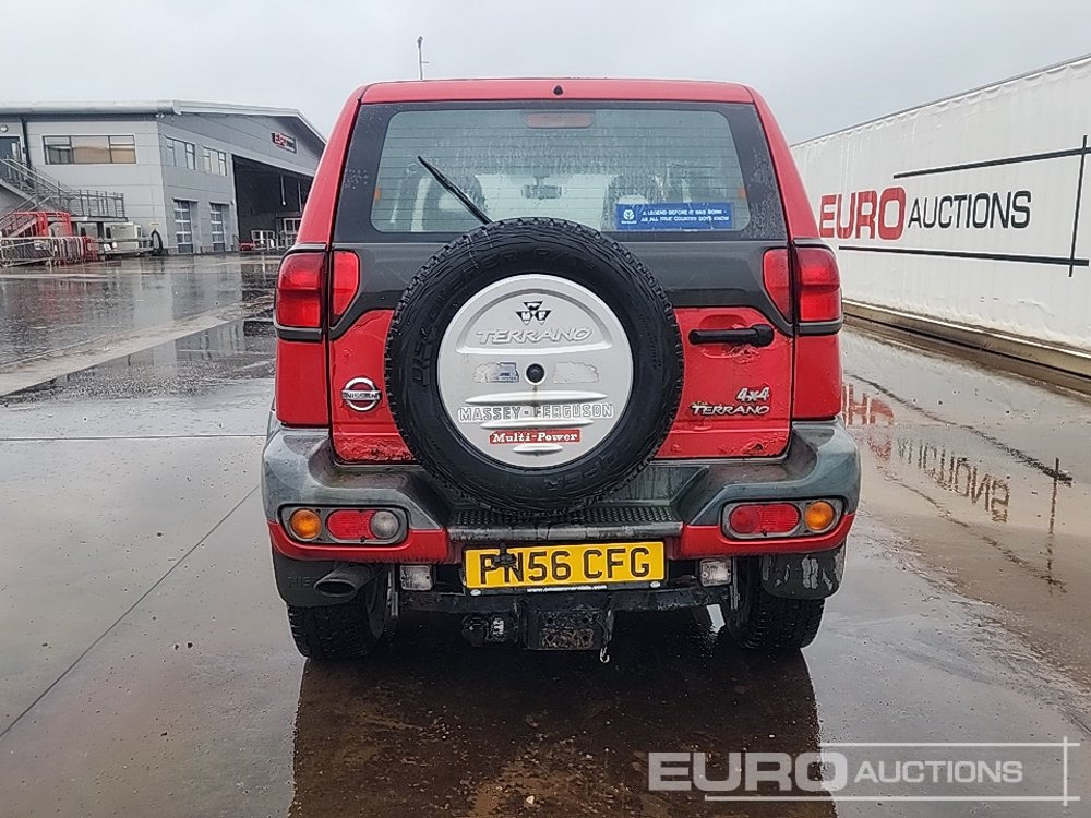 Nissan Terrano - Внедорожник: фото 4 Nissan Terrano - Внедорожник: фото 4