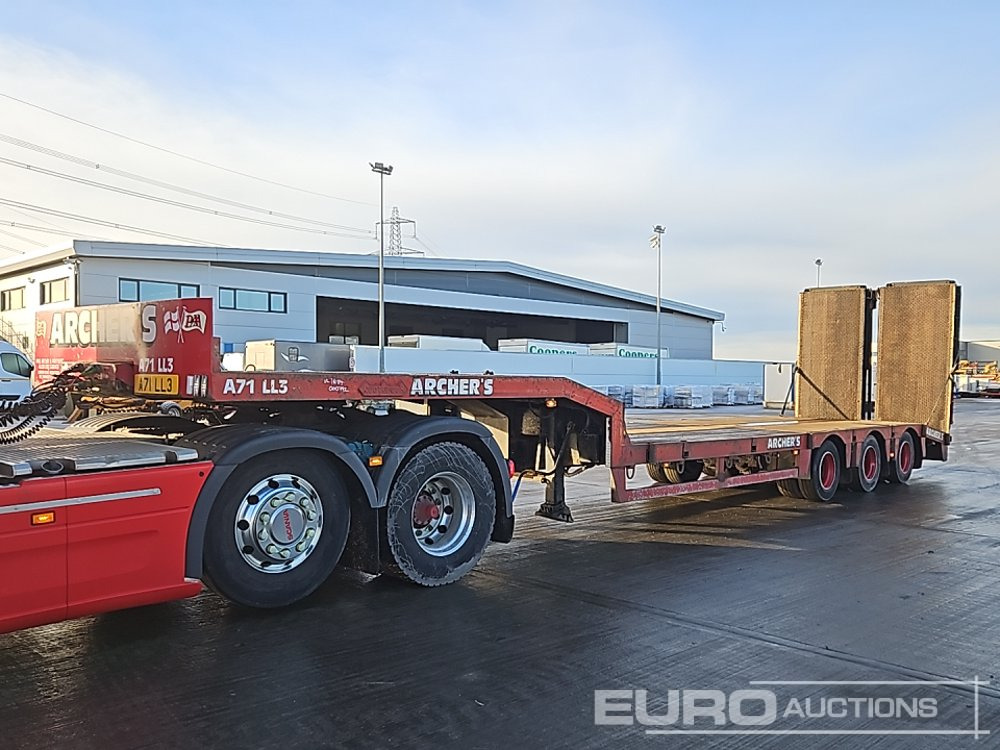 Nooteboom Tri Axle Step Frame Low Loader Trailer, Flip Tow Ramps - Низкорамный полуприцеп: фото 1 Nooteboom Tri Axle Step Frame Low Loader Trailer, Flip Tow Ramps - Низкорамный полуприцеп: фото 1