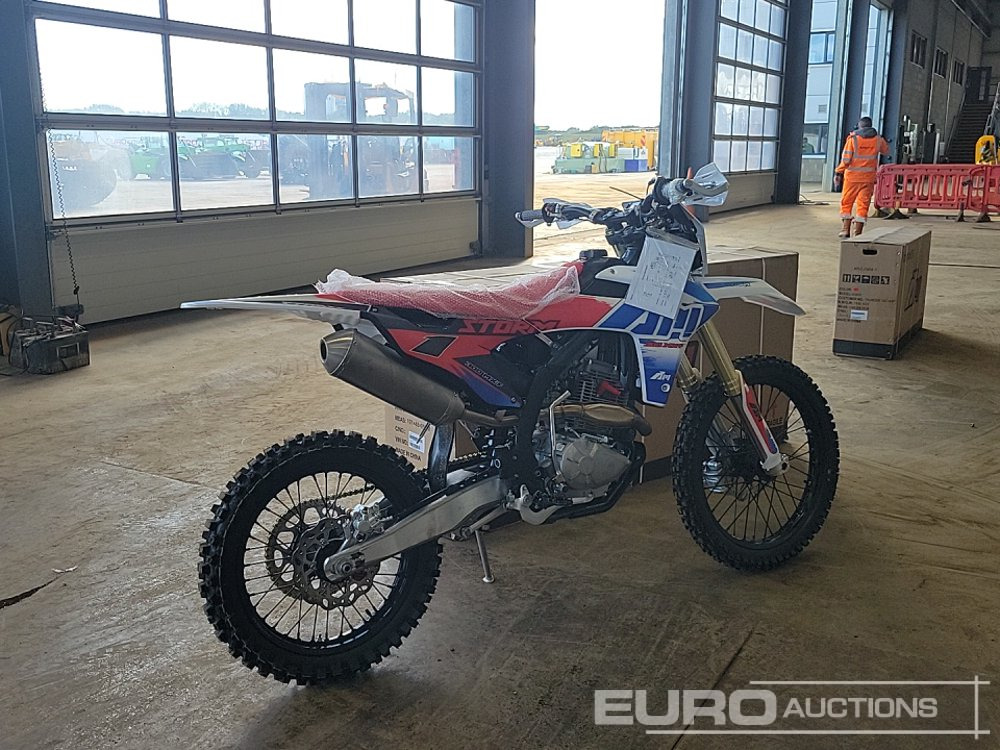 Мотоцикл Unused 2025 Apollo Storm 300cc Motorcross Bike, 21" Front, 18" Rear Tyres, Electric Start, Air Cooled, Hydraulic Suspension, Disc Brakes, Lighting Kit (UNASSEMBLED): фото 40 Мотоцикл Unused 2025 Apollo Storm 300cc Motorcross Bike, 21" Front, 18" Rear Tyres, Electric Start, Air Cooled, Hydraulic Suspension, Disc Brakes, Lighting Kit (UNASSEMBLED): фото 40