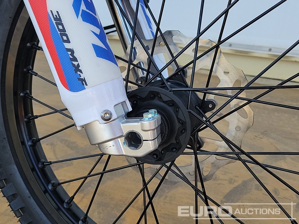 Мотоцикл Unused 2025 Apollo Storm 300cc Motorcross Bike, 21" Front, 18" Rear Tyres, Electric Start, Air Cooled, Hydraulic Suspension, Disc Brakes, Lighting Kit (UNASSEMBLED): фото 16 Мотоцикл Unused 2025 Apollo Storm 300cc Motorcross Bike, 21" Front, 18" Rear Tyres, Electric Start, Air Cooled, Hydraulic Suspension, Disc Brakes, Lighting Kit (UNASSEMBLED): фото 16