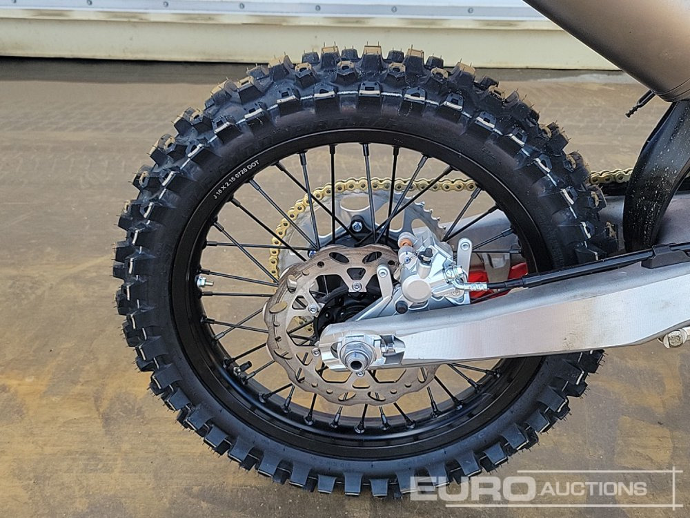 Мотоцикл Unused 2025 Apollo Storm 300cc Motorcross Bike, 21" Front, 18" Rear Tyres, Electric Start, Air Cooled, Hydraulic Suspension, Disc Brakes, Lighting Kit (UNASSEMBLED): фото 12 Мотоцикл Unused 2025 Apollo Storm 300cc Motorcross Bike, 21" Front, 18" Rear Tyres, Electric Start, Air Cooled, Hydraulic Suspension, Disc Brakes, Lighting Kit (UNASSEMBLED): фото 12