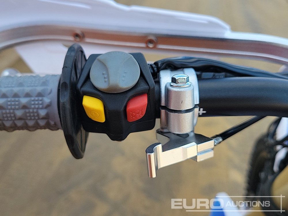 Мотоцикл Unused 2025 Apollo Storm 300cc Motorcross Bike, 21" Front, 18" Rear Tyres, Electric Start, Air Cooled, Hydraulic Suspension, Disc Brakes, Lighting Kit (UNASSEMBLED): фото 31 Мотоцикл Unused 2025 Apollo Storm 300cc Motorcross Bike, 21" Front, 18" Rear Tyres, Electric Start, Air Cooled, Hydraulic Suspension, Disc Brakes, Lighting Kit (UNASSEMBLED): фото 31