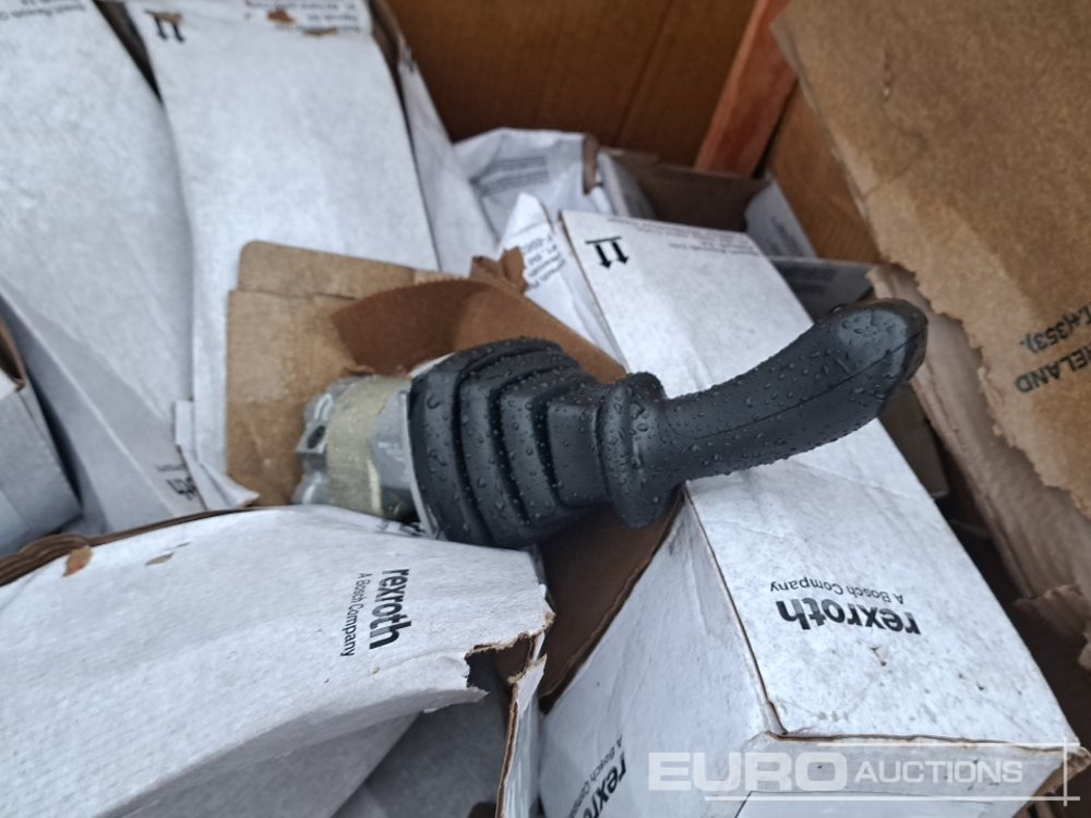 Unused Bosch 4TH6 Joysticks (38 of) - Строительное оборудование: фото 5 Unused Bosch 4TH6 Joysticks (38 of) - Строительное оборудование: фото 5
