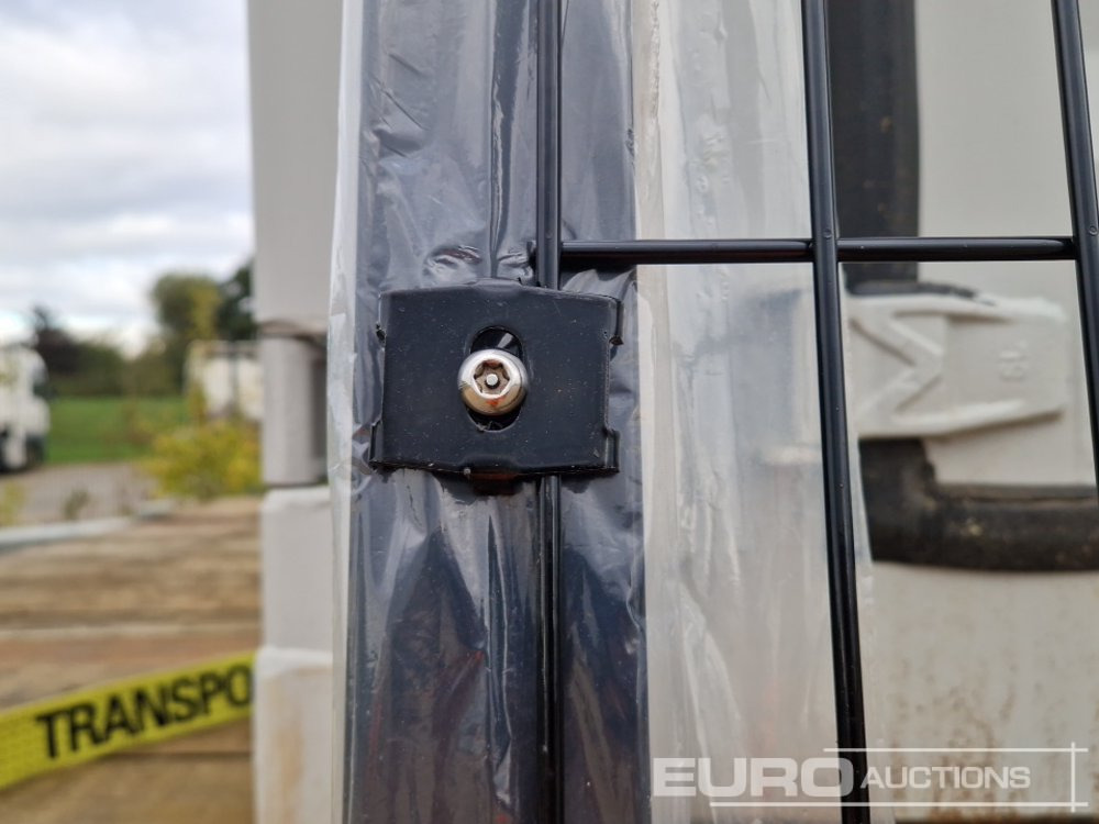 Строительное оборудование Unused Galvanised & Powder Coated Heavy Duty (5mm) Wire Mesh Fencing, 25 x H2.4m x W2.2m Panels, 26 x 60mm x 60mm x3m Posts, with Fittings (Black): фото 23 Строительное оборудование Unused Galvanised & Powder Coated Heavy Duty (5mm) Wire Mesh Fencing, 25 x H2.4m x W2.2m Panels, 26 x 60mm x 60mm x3m Posts, with Fittings (Black): фото 23